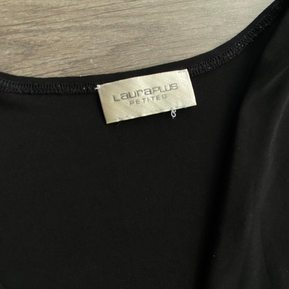 Laura Plus Petites V-Neck Short-Sleeve Blouse with Front Decal - Picture 4 of 8